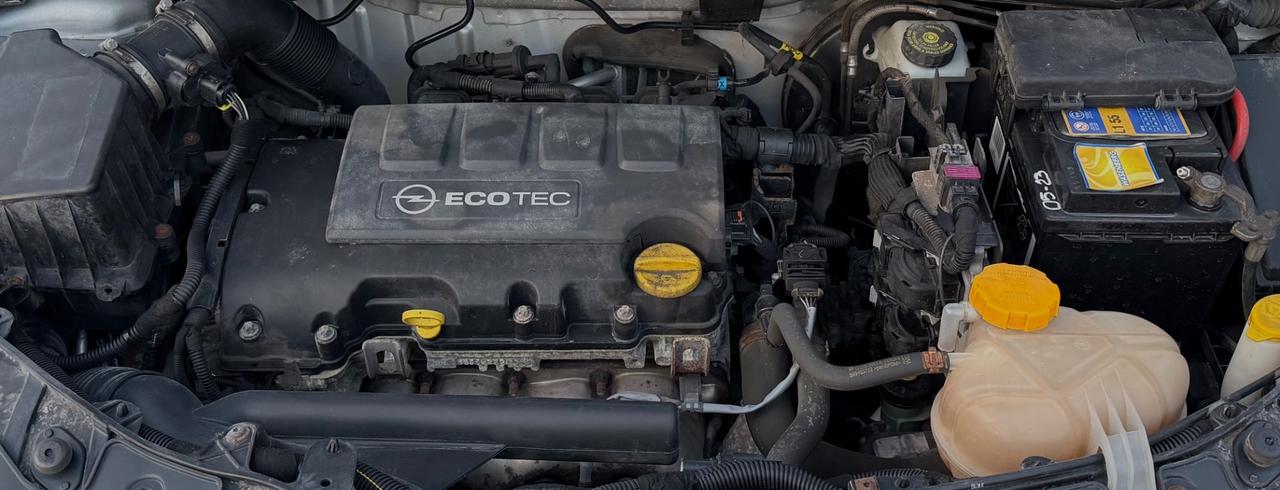 Opel Corsa 1.2 Benzina Automatica 85 Cv