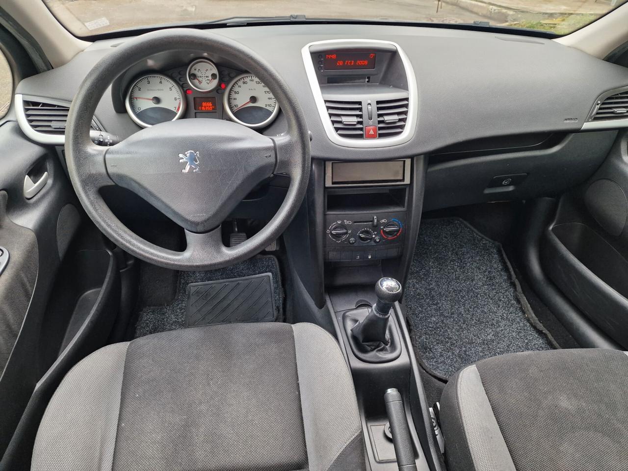 Peugeot 207 1.4 8V 75CV 5p. ONE Line