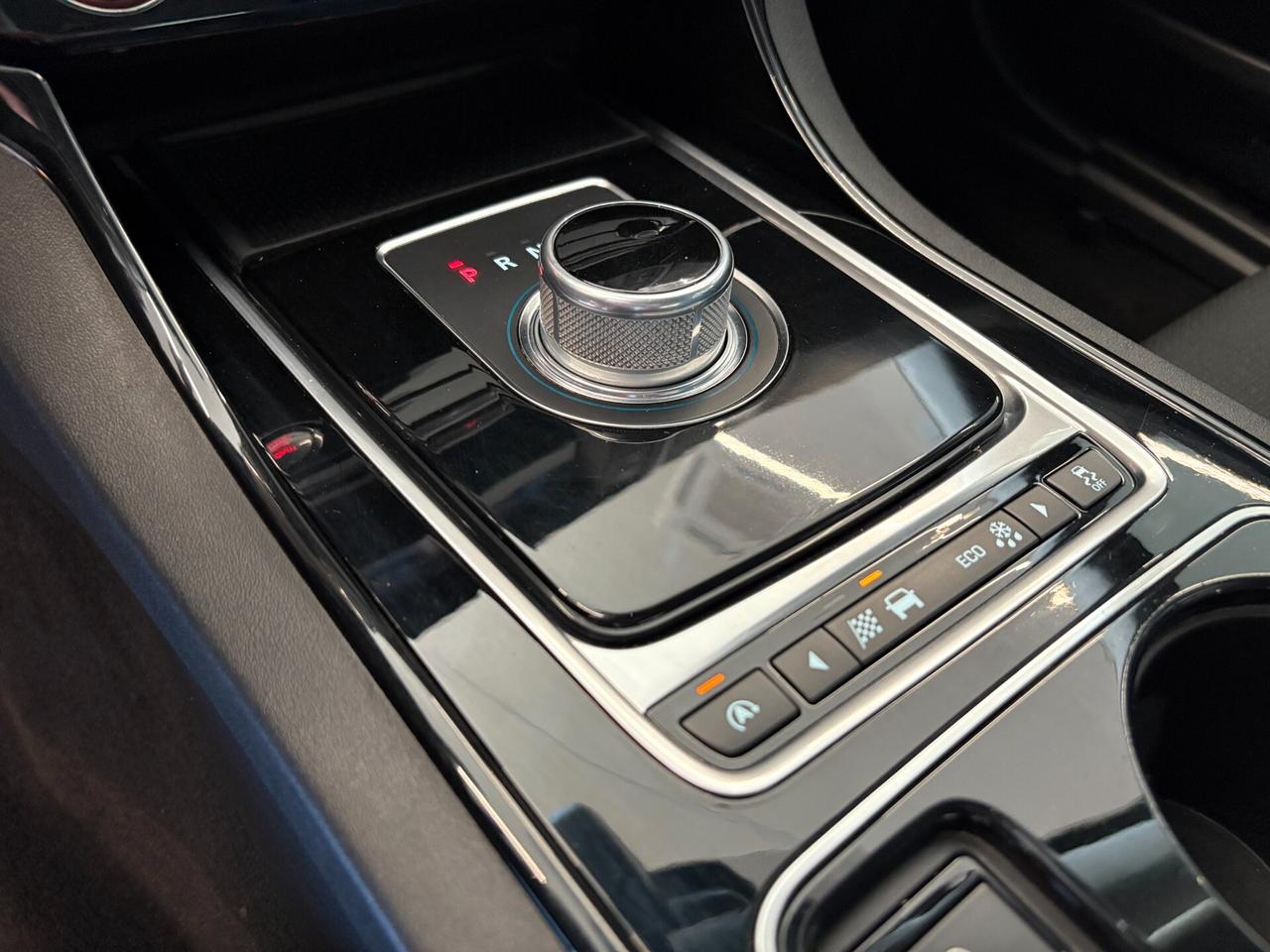 Jaguar XE 2.0 D Turbo 180CV aut. Prestige