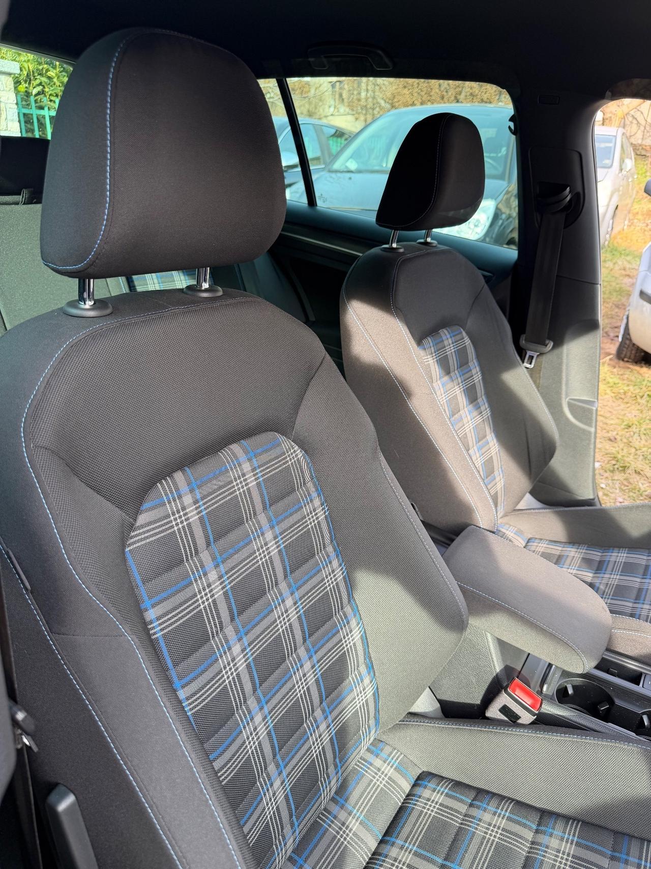 Volkswagen GOLF GTE PLUGIN HYBRID DSG 5P EU6B FULLOPT