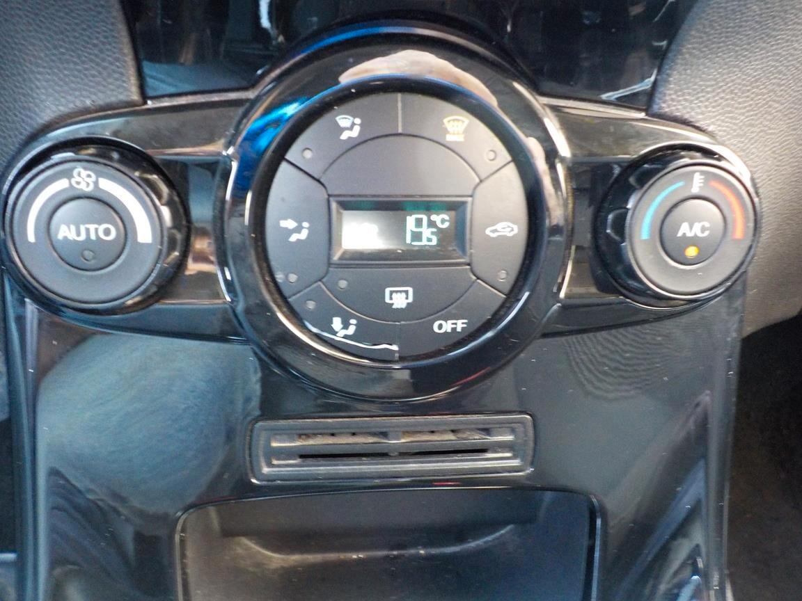 Ford Fiesta 1.5 TDCi 75CV 5 porte Titanium