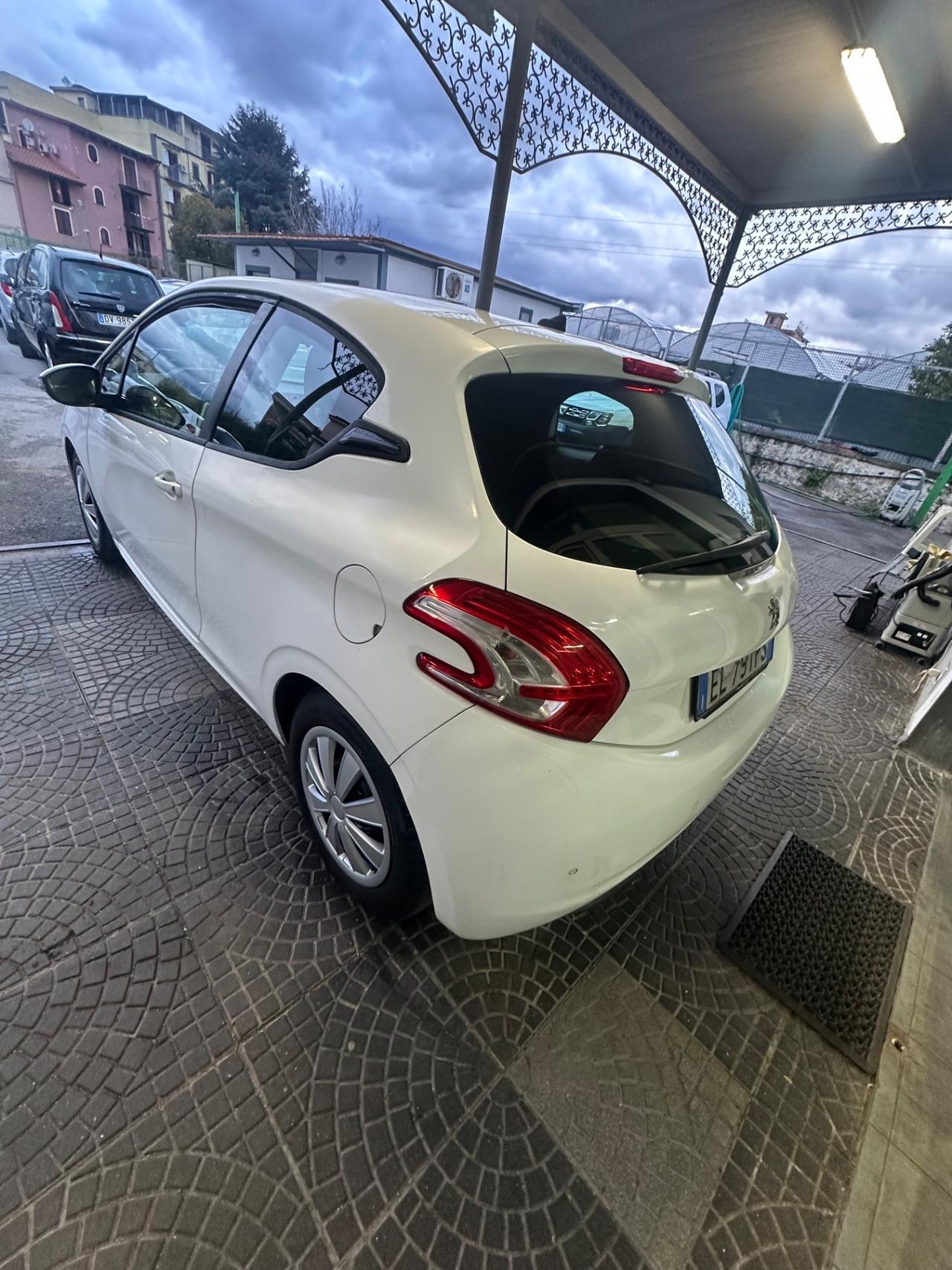 Peugeot 208 1.4 HDi 68 CV 3 porte Access