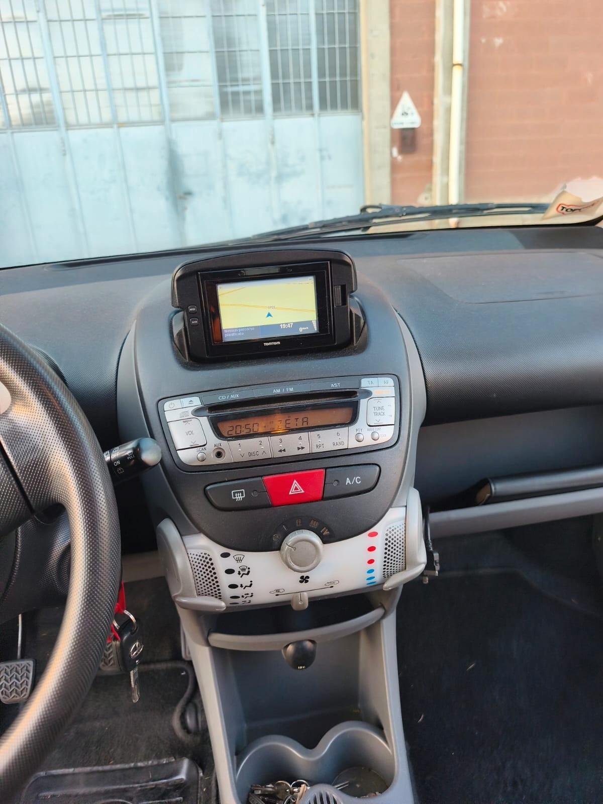 Toyota Aygo 2012----1.0 Benzina Neopatentati
