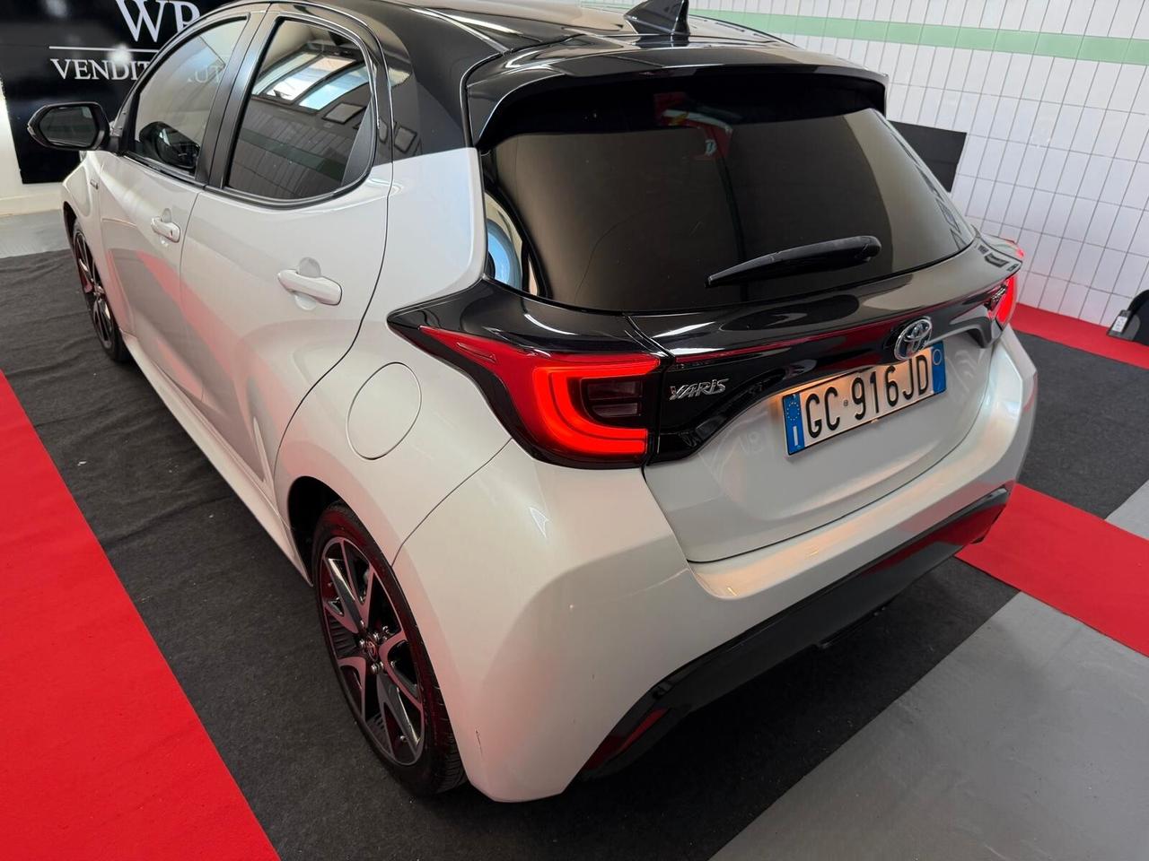 Toyota Yaris 1.5 Hybrid 5 porte Lounge Blue