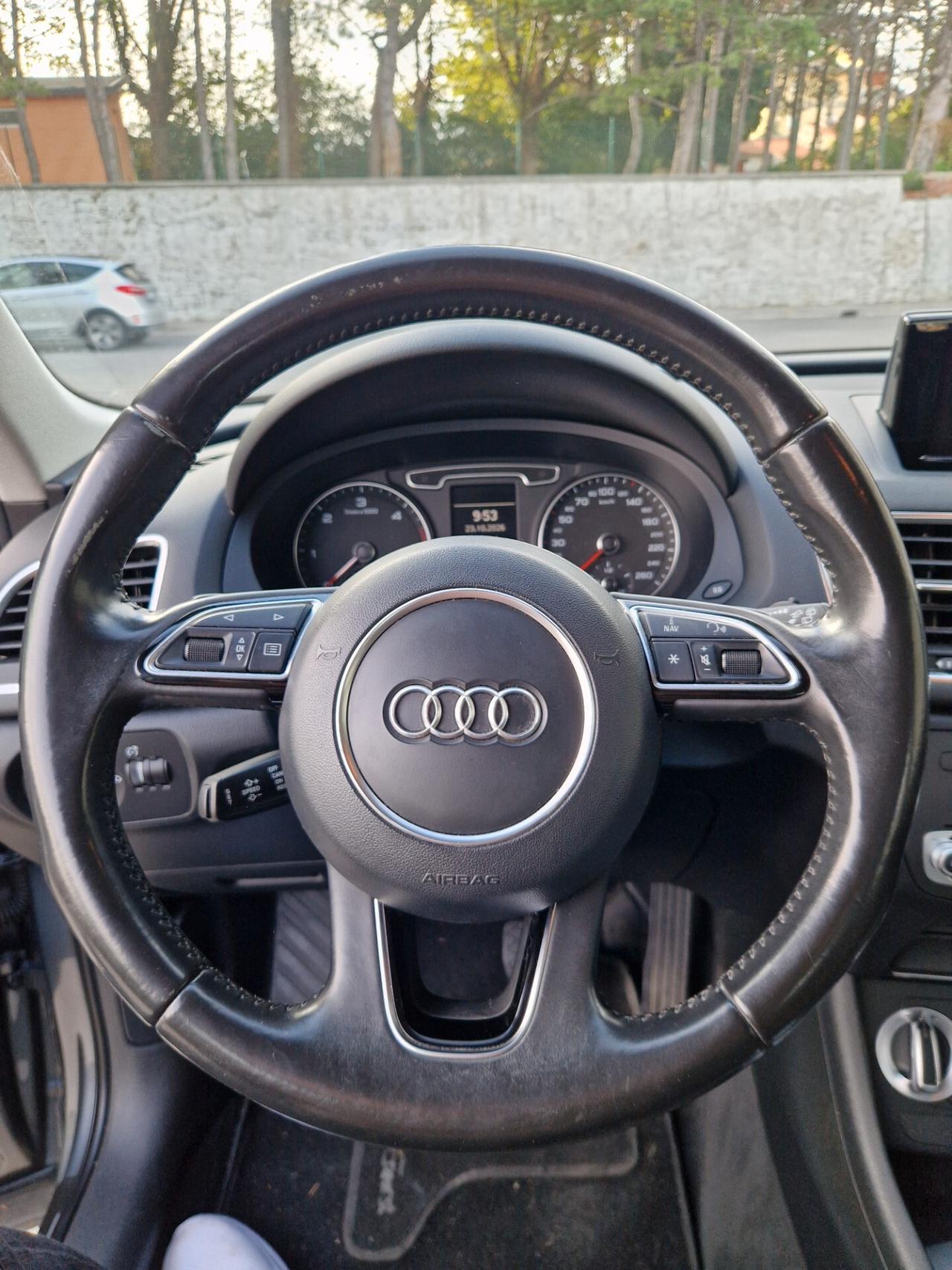 Audi Q3 2.0 TDI 140CV - Garanzia 12 Mesi