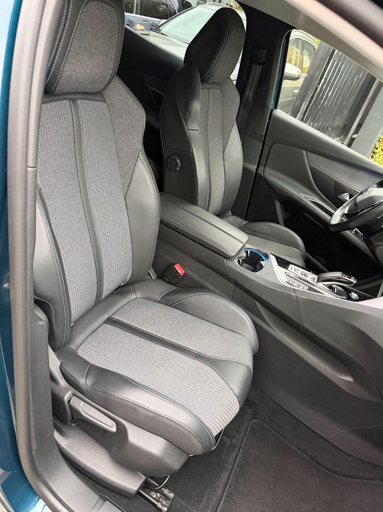 Peugeot 3008 Hybrid 225 e-EAT8 Allure Pack