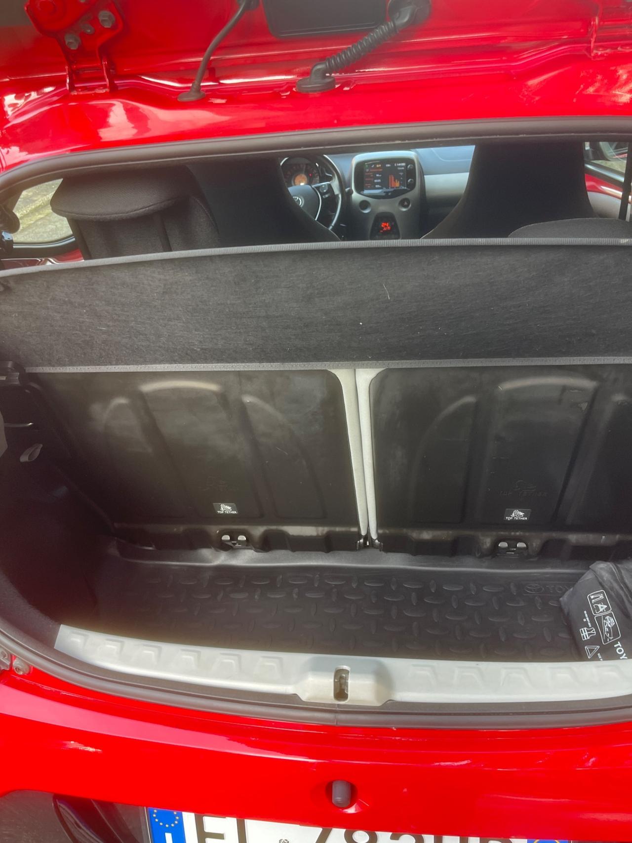 Toyota Aygo 1.0 VVT-i 69 CV 5 porte x-wave Bordeaux TSS