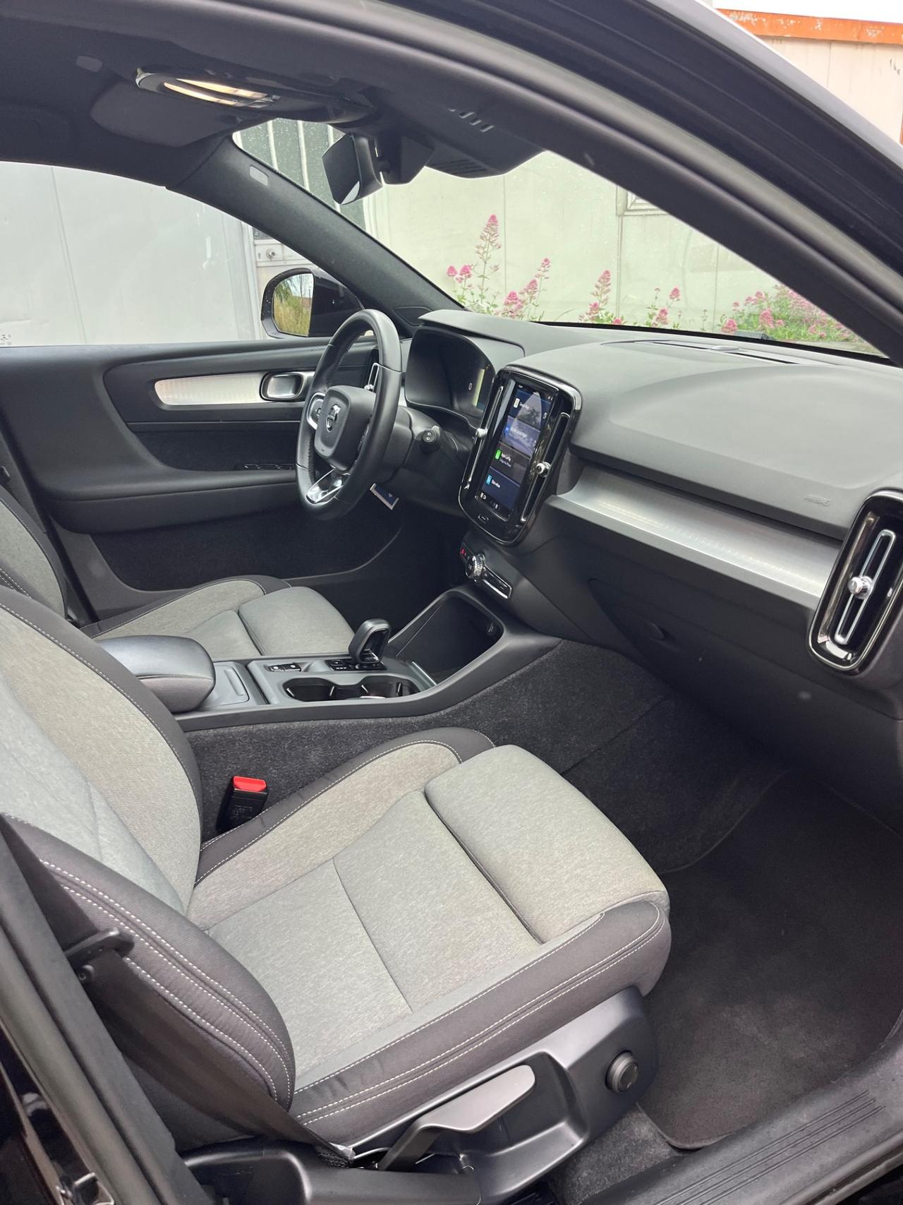 Volvo XC40 B3 automatico Plus Dark