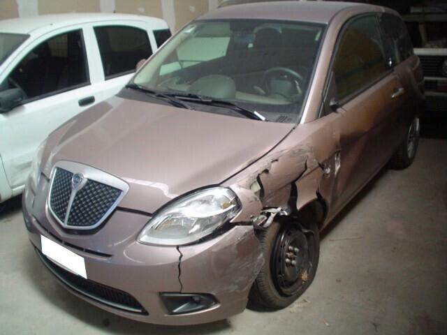 Lancia Ypsilon 1.2 8V Oro