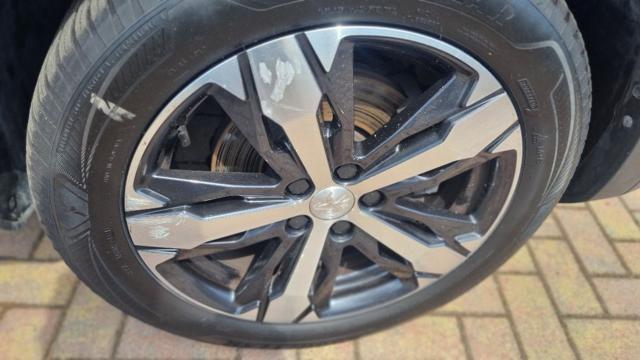 PEUGEOT 3008 BlueHDi 130 S&S EAT8 Allure