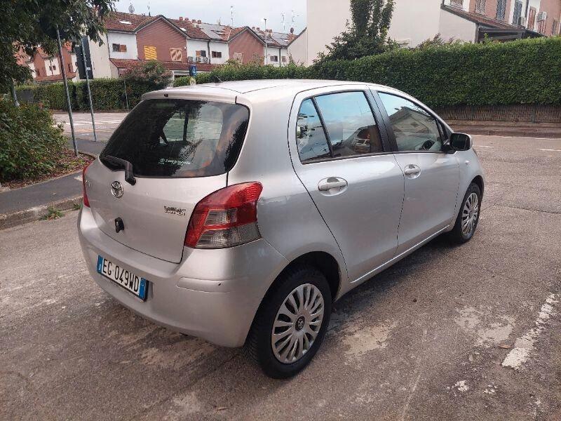 Toyota Yaris 1.0 5P euro5 gomme frizione nuove ok areaB/C