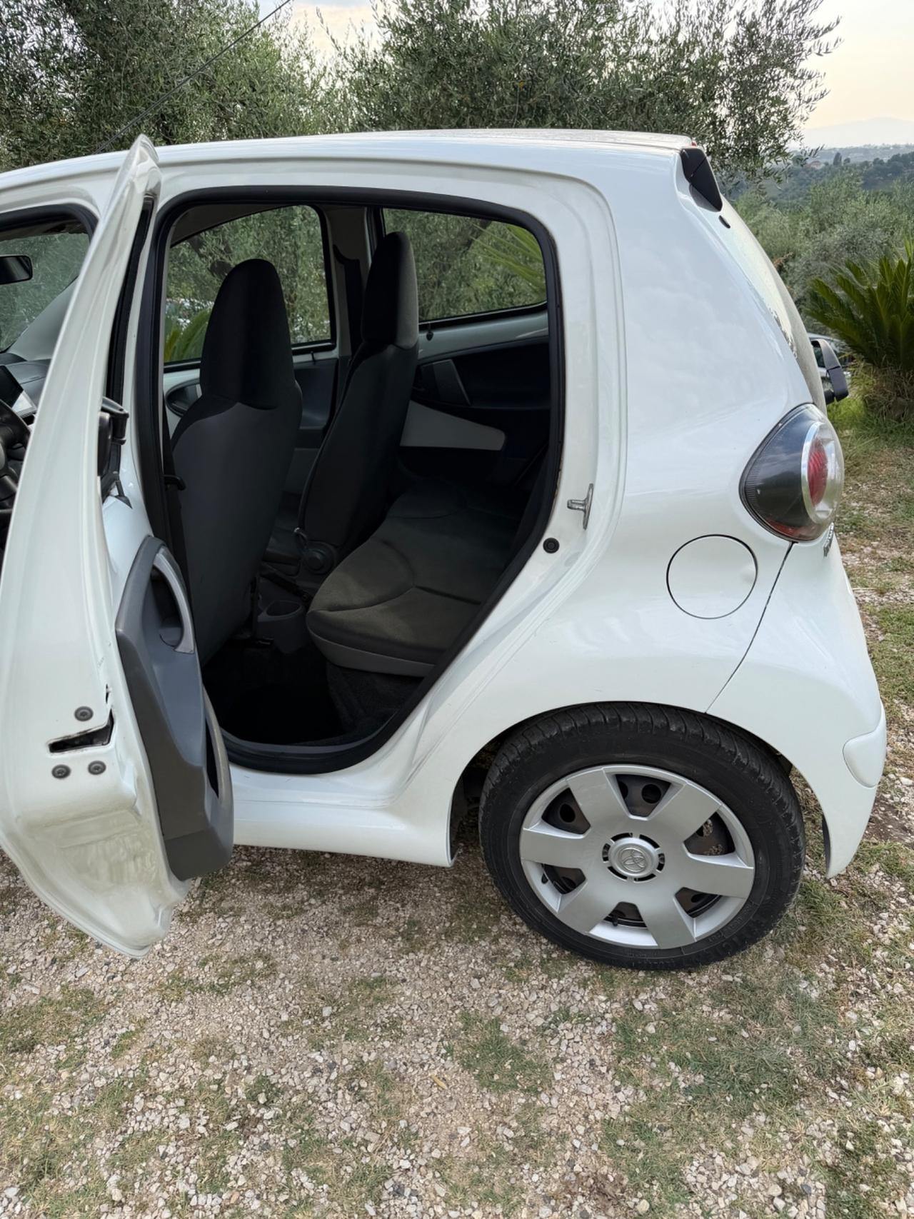 Toyota Aygo 1.0 12V VVT-i 5 porte Lounge Connect