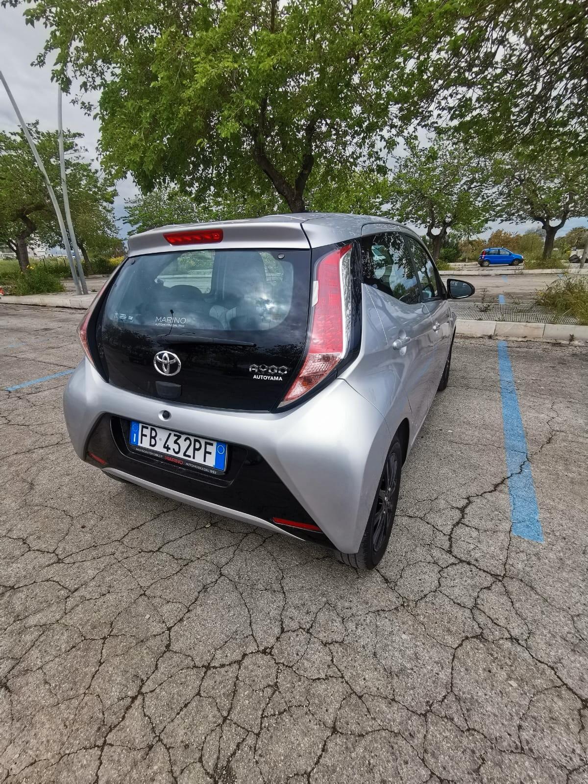 Toyota Aygo 1.0 VVT-i 69 CV 5P. x-wave 2015