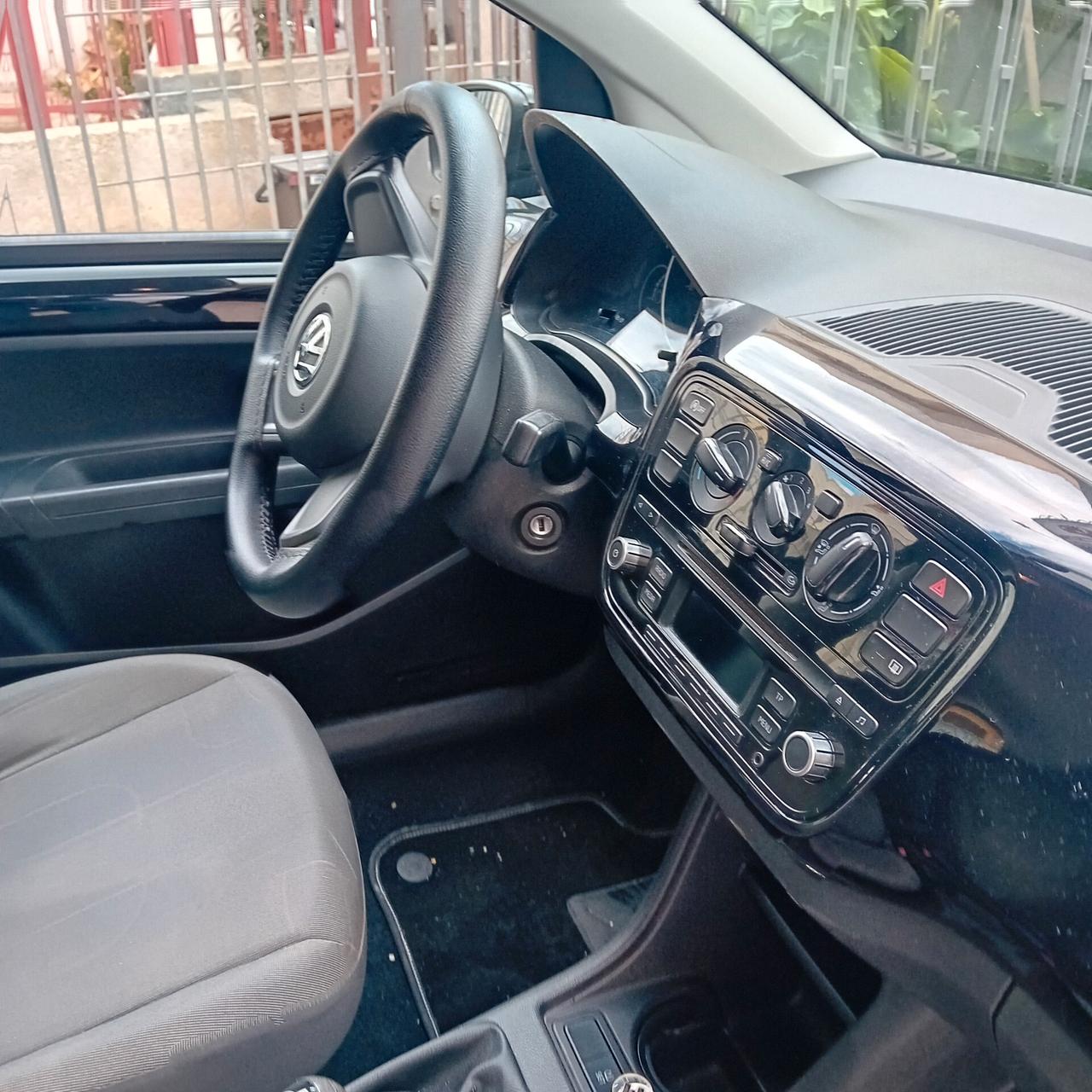 Volkswagen up! 1.0 75 CV 5p. move