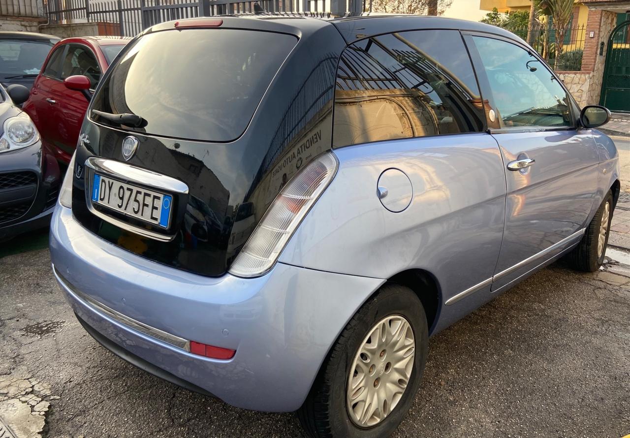 Lancia Ypsilon 1.4 Argento Ecochic B/GPL