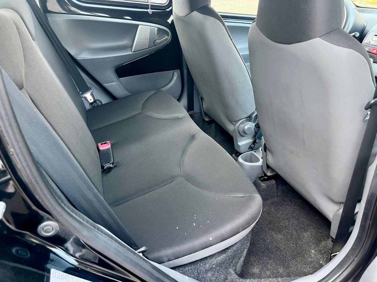 Toyota Aygo 1.0benz 2011 122.000km perfetta per neopatentati