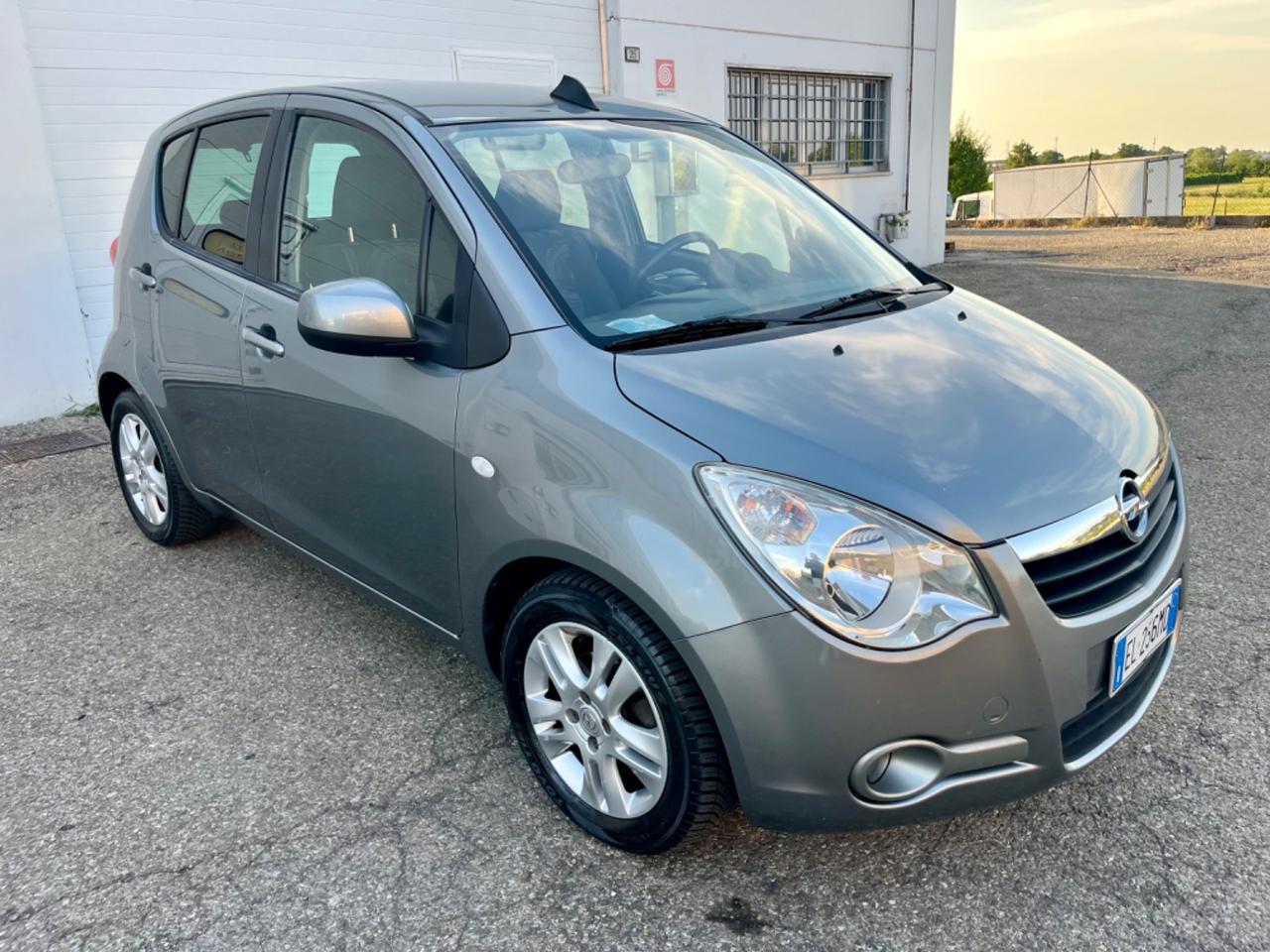 Opel Agila 1.2benz 2011 141.000km cambio automatico perfetta
