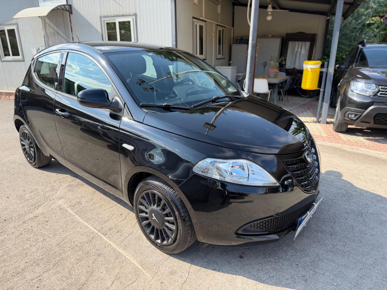 Lancia Ypsilon 1.2 69 CV 5 porte Km Certificati