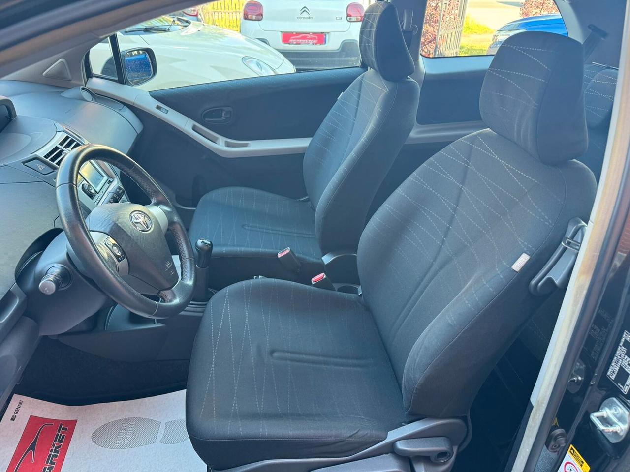 Toyota Yaris 1.0 69CV 3 porte Sol