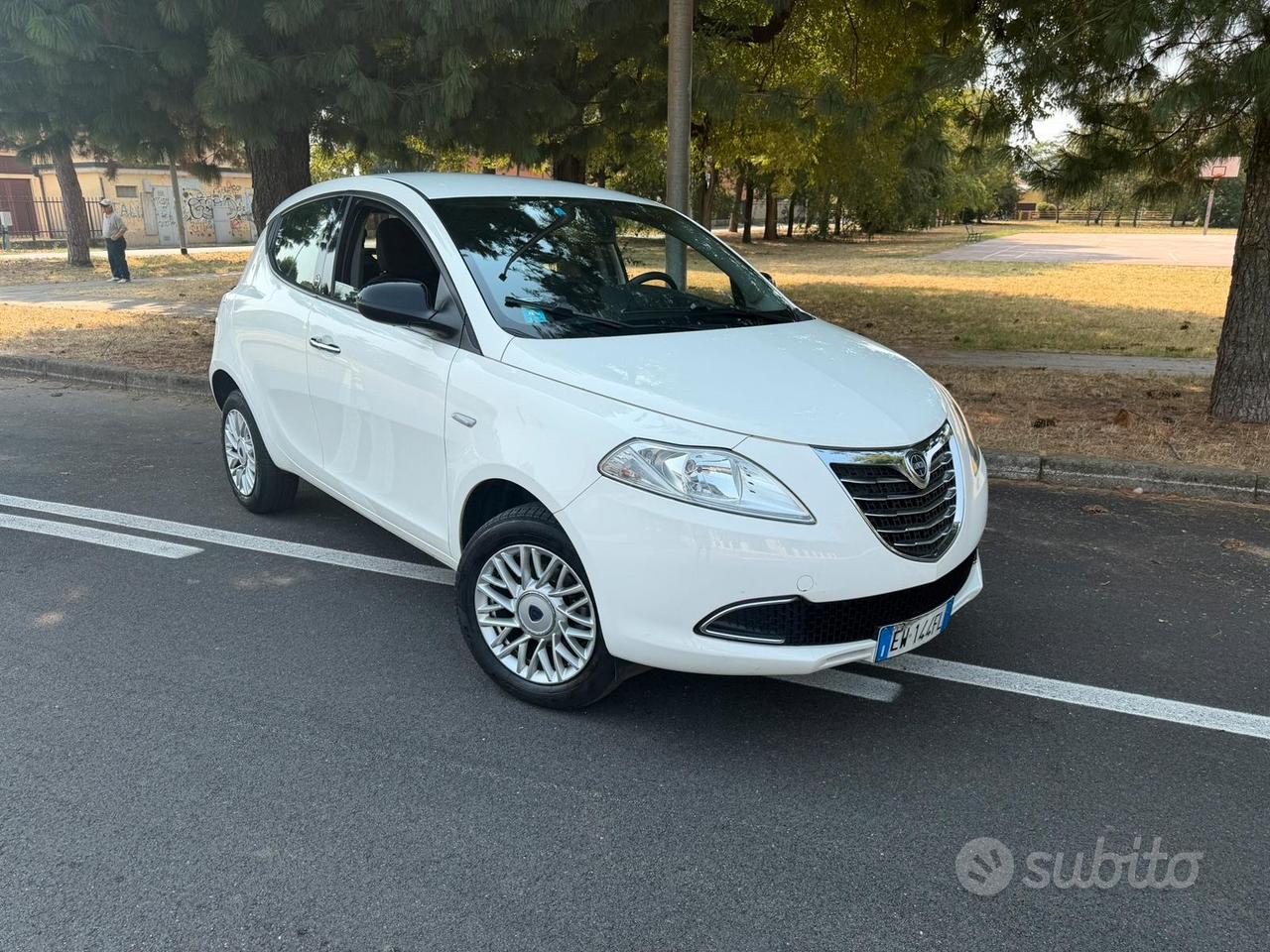 Lancia Ypsilon turbo benzina metano