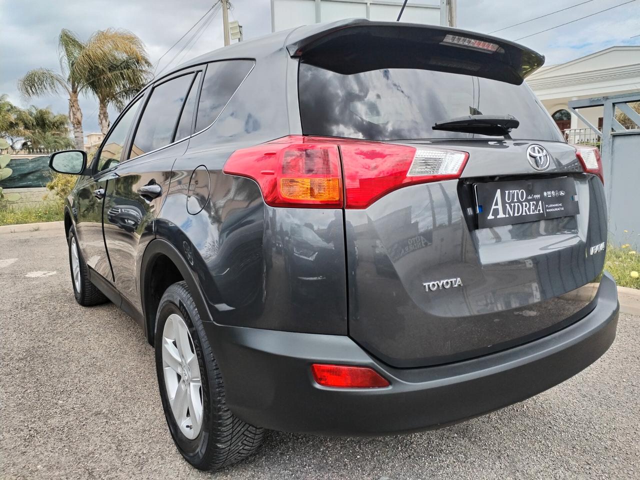 Toyota rav4 2.0d-4 d 2wd 124cv full optional 2014