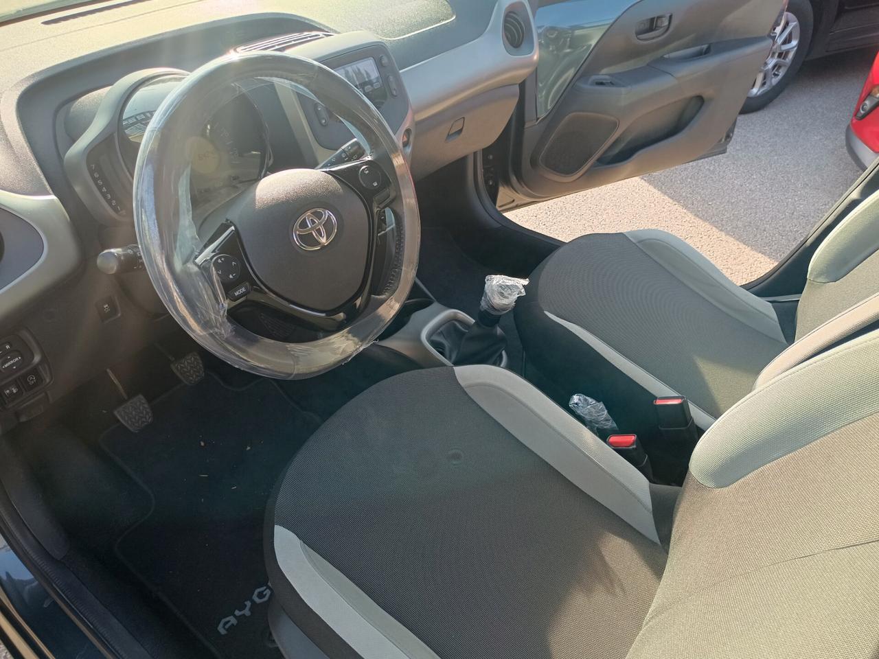 Toyota Aygo 1.0 VVT-i 69 CV 5 porte x-play