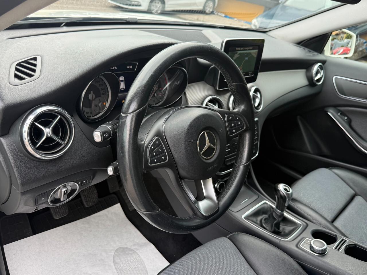 " DA VETRINA " Mercedes-benz GLA 180 d Business