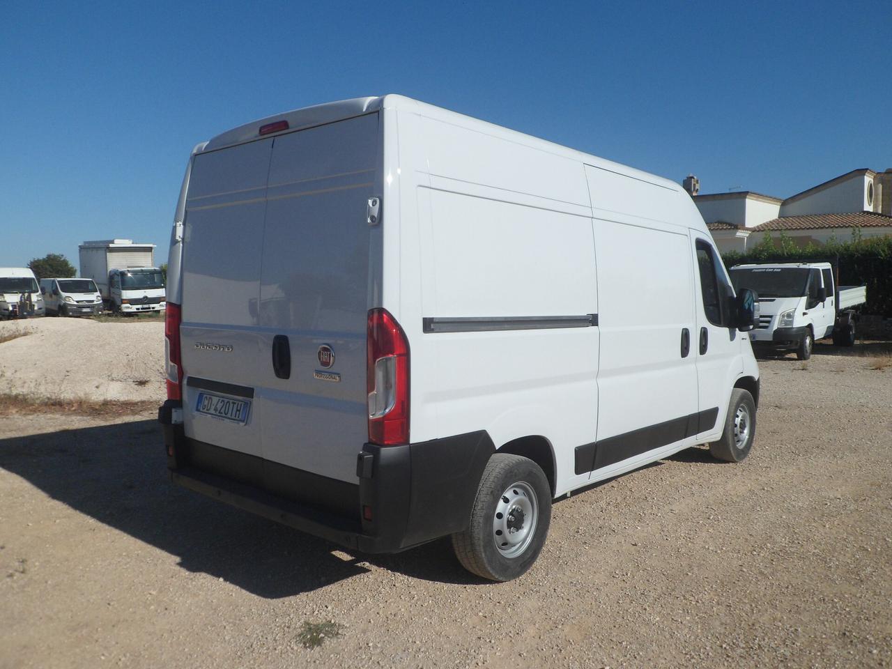 Fiat Ducato furgone medio alto