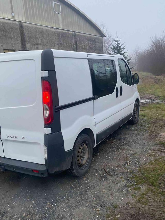OPEL VIVARO VAN 2.5 CDTI 6 POSTI GANCIO TRAINO