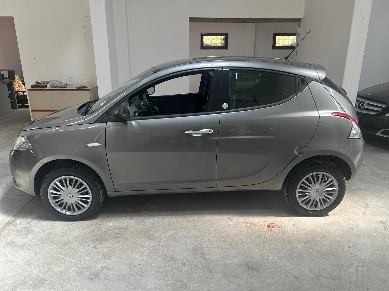 Lancia Ypsilon 0.9 TwinAir 85 CV 5 porte Metano Ecochic Gold