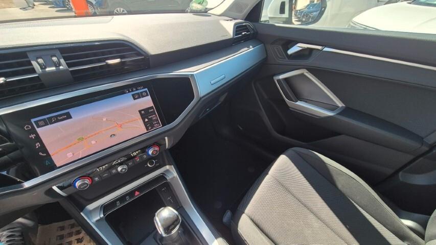 Audi Q3 35 TDI S tronic line - 2020