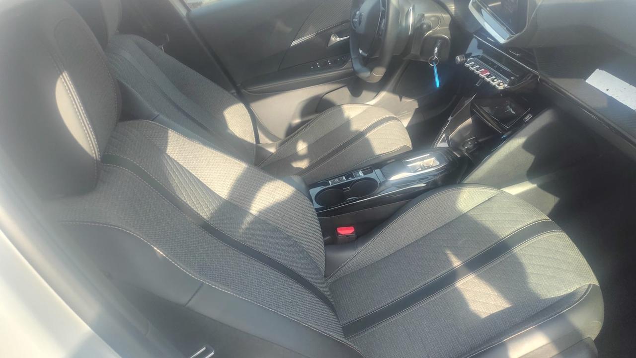 Peugeot 2008 PureTech 130 S&S EAT8 Allure