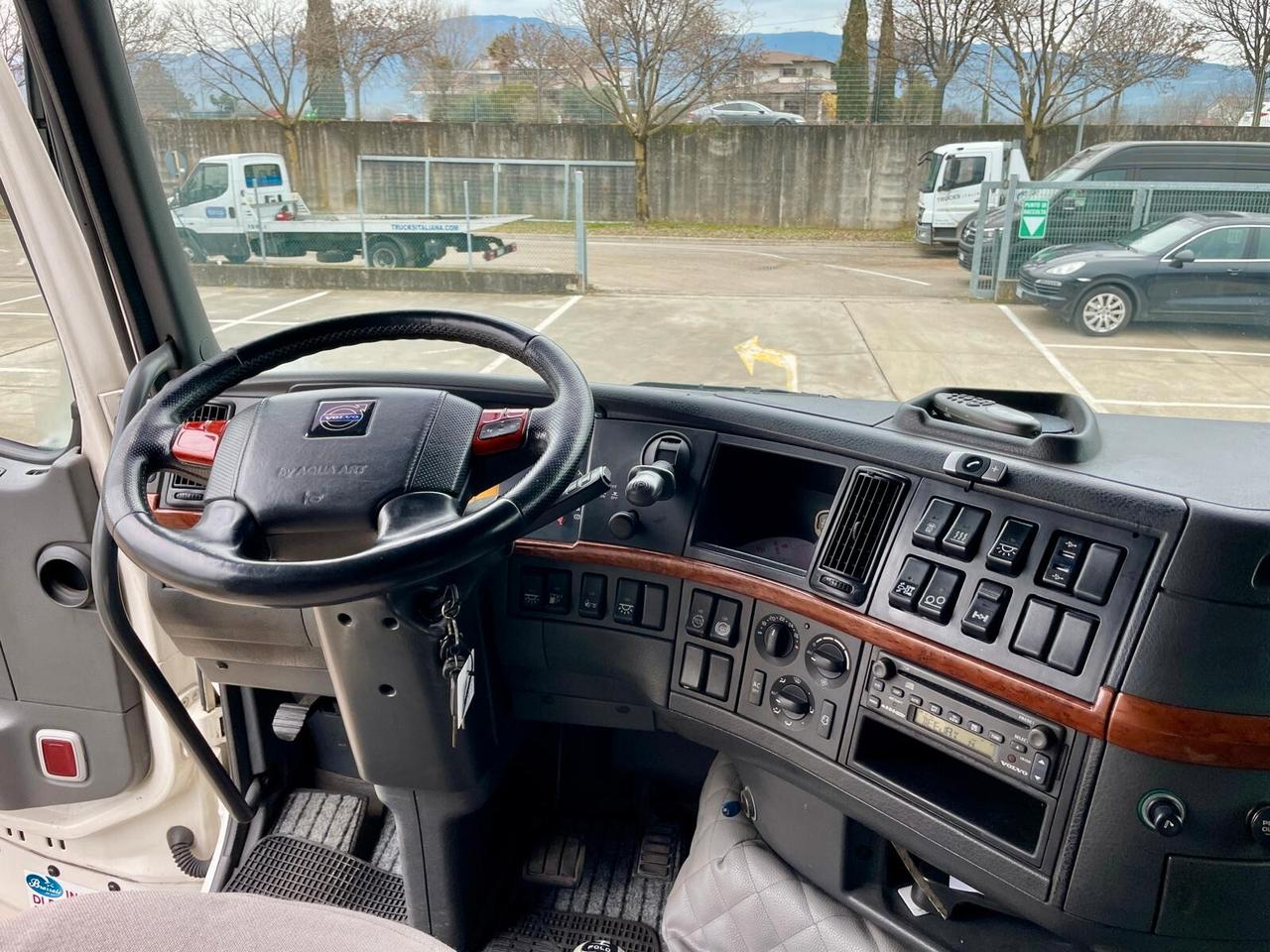 VOLVO FH12-460 - AUTOMATICO CON VOITH -EURO 3 TACHIGRAFO ANALOGICO