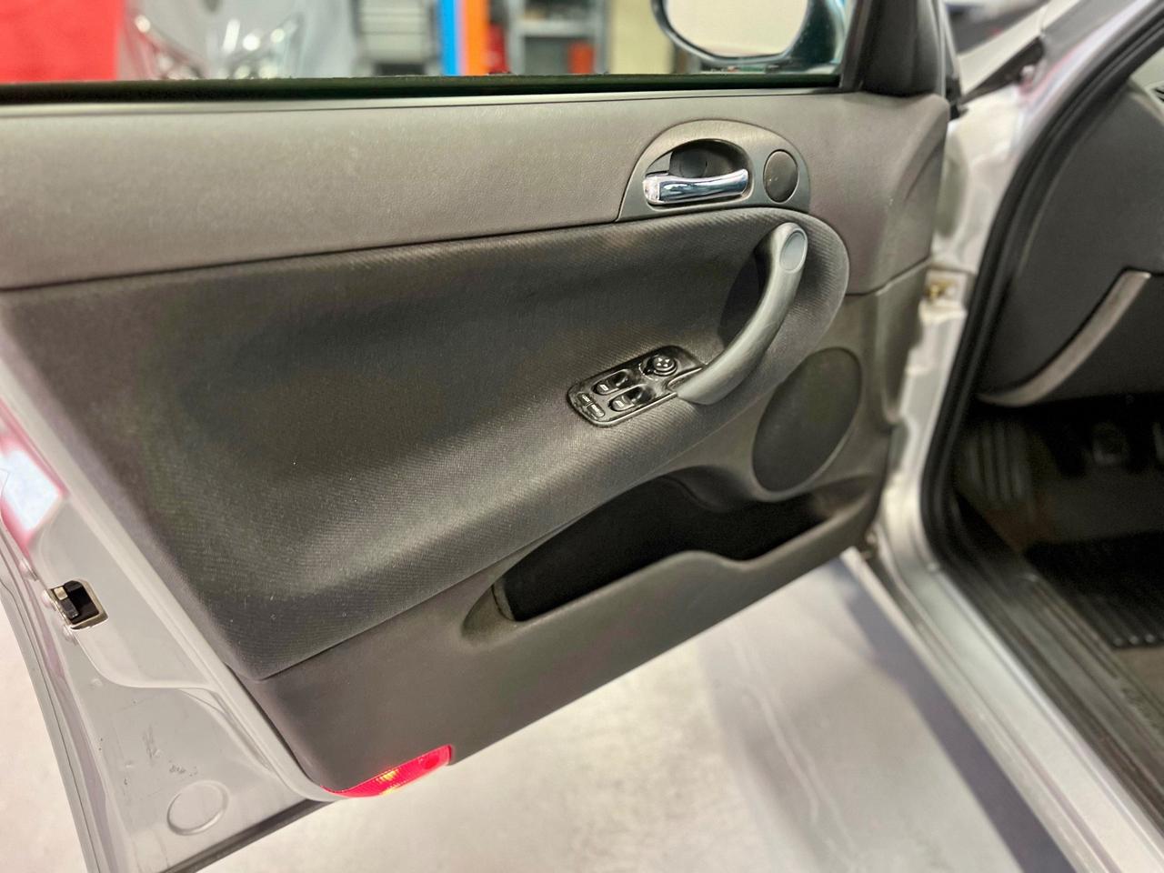 Alfa Romeo 147 1.6 16V Twin Spark Distinctive 5p