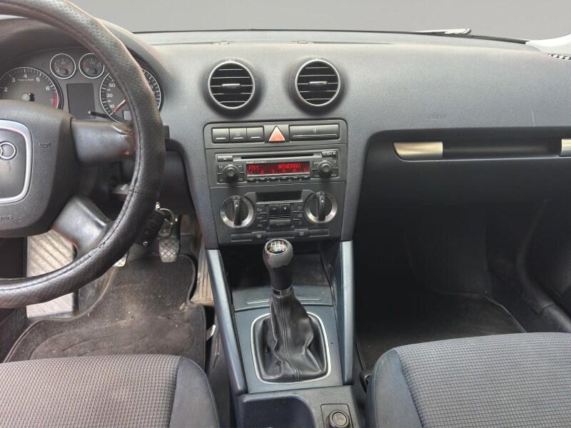 AUDI A3 2ª serie A3 SPB 1.6 16V FSI Attraction