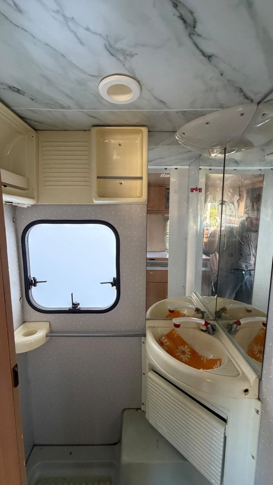 Adria 4052