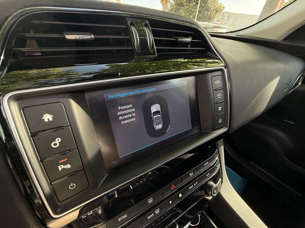 Jaguar F-Pace 2.0 R-Sport AWD 180 HP