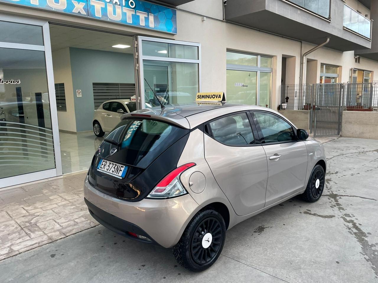 Lancia Ypsilon 1.2 ok neopatentati