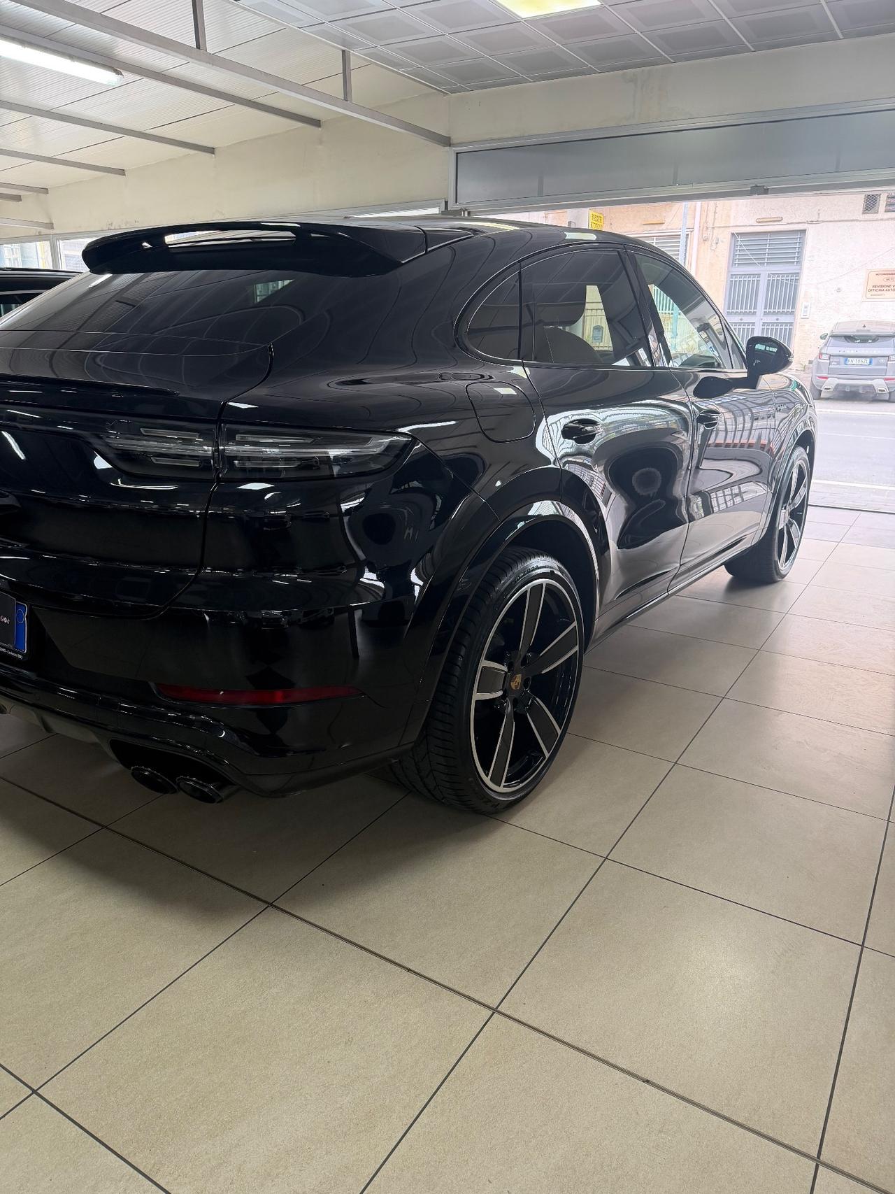 Porsche Cayenne Coupé 3.0 V6 E-Hybrid Platinum Edition470CV