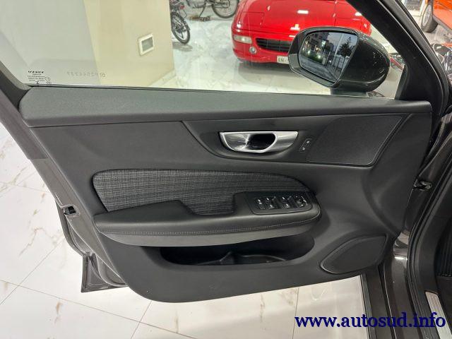 VOLVO V60 B4 (d) automatico Ultimate Dark