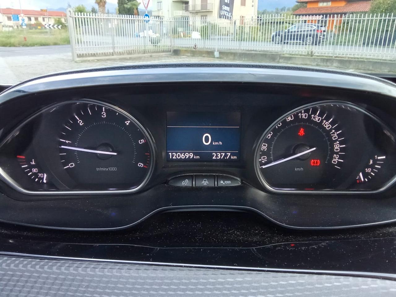 Peugeot 2008 BlueHDi 100 Allure