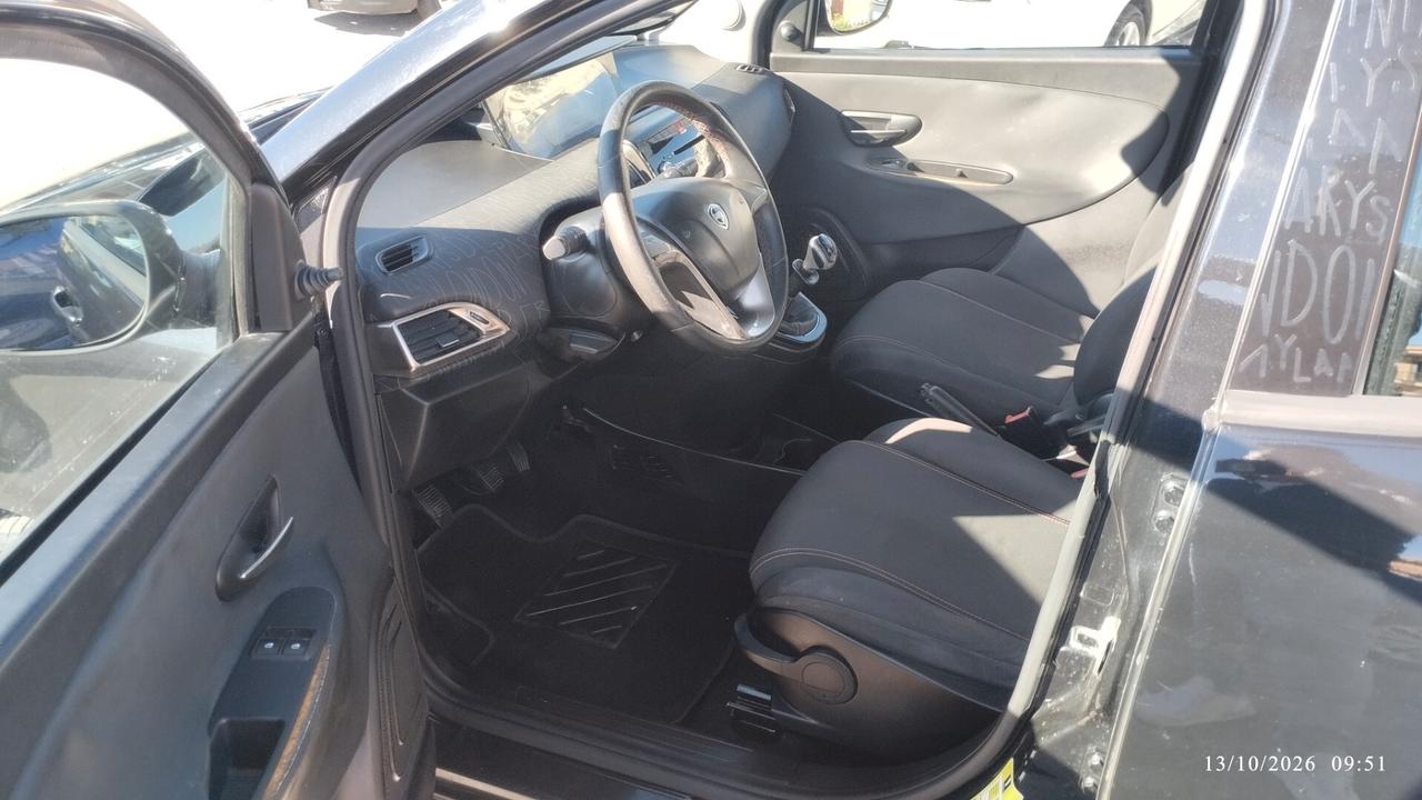 Lancia Ypsilon 1.2 69 CV 5 porte S&S Silver