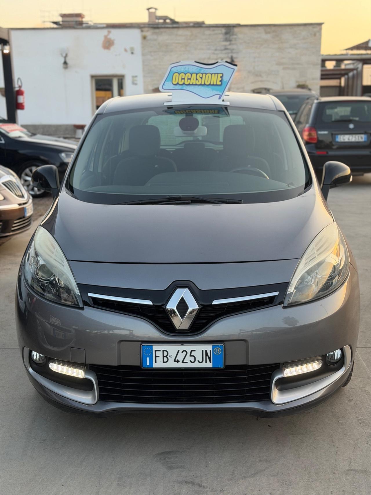Renault SCENIC 1.5 dCi 110CV 2015 - TOM TOM