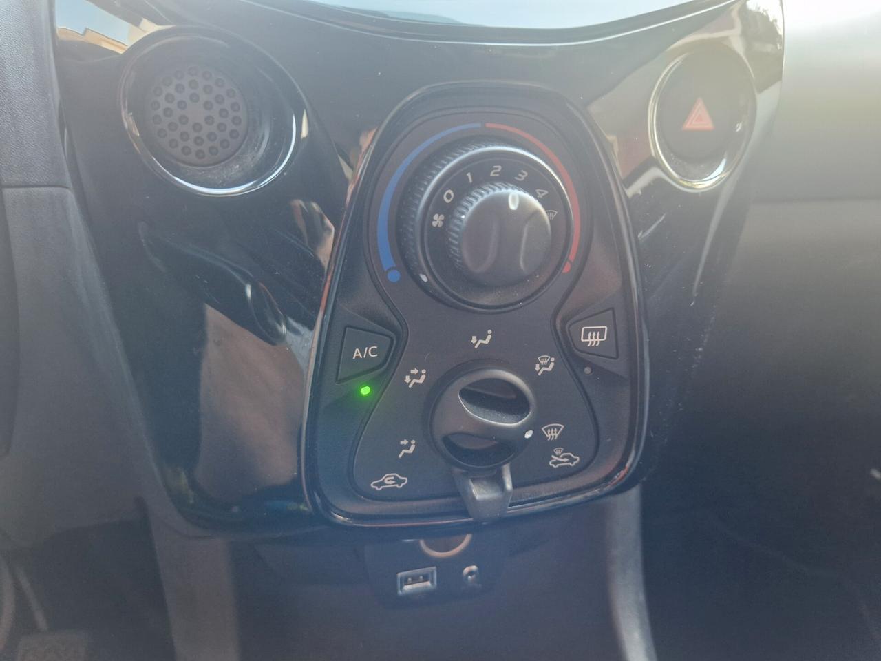 Citroen C1 1.0VTi 68 5 porte Shine