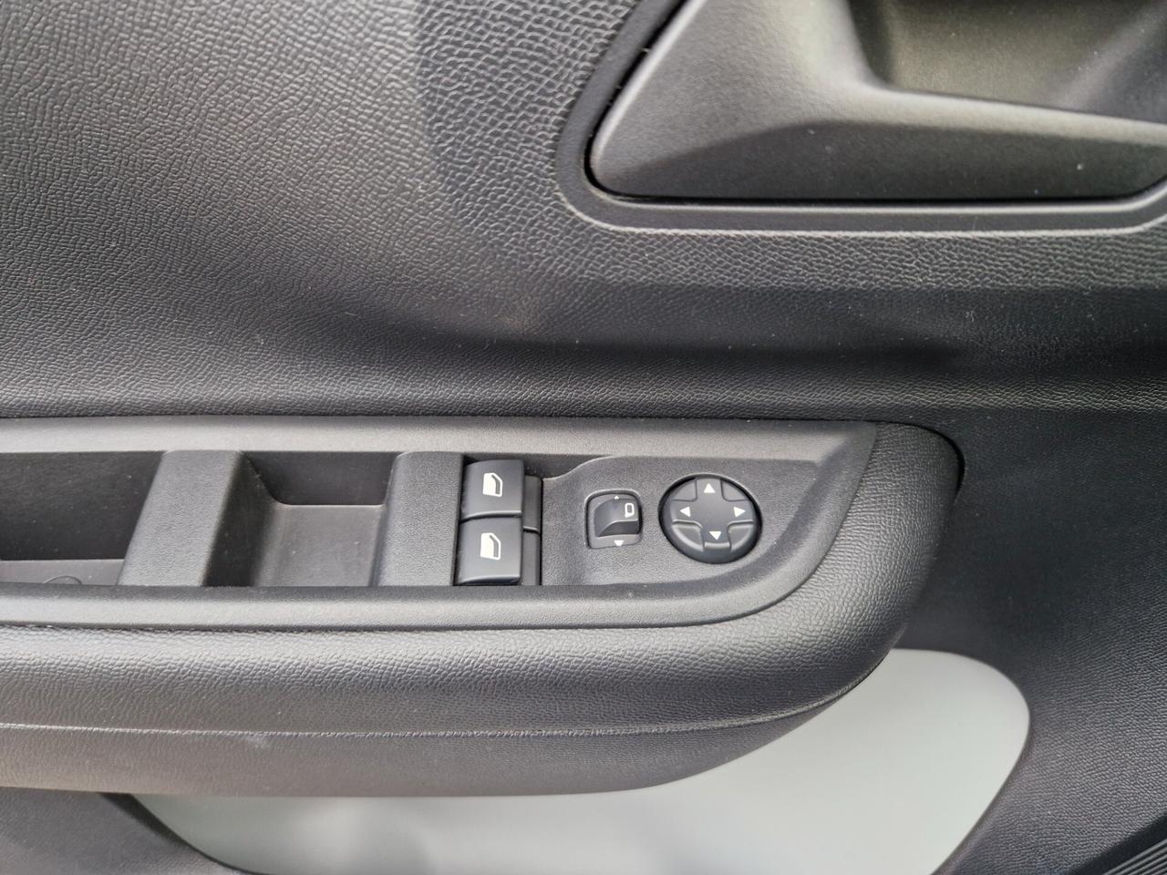 Citroen C3 1.2 100CV "SOLO 4.500 km" Carplay, Sensori post., Cruise