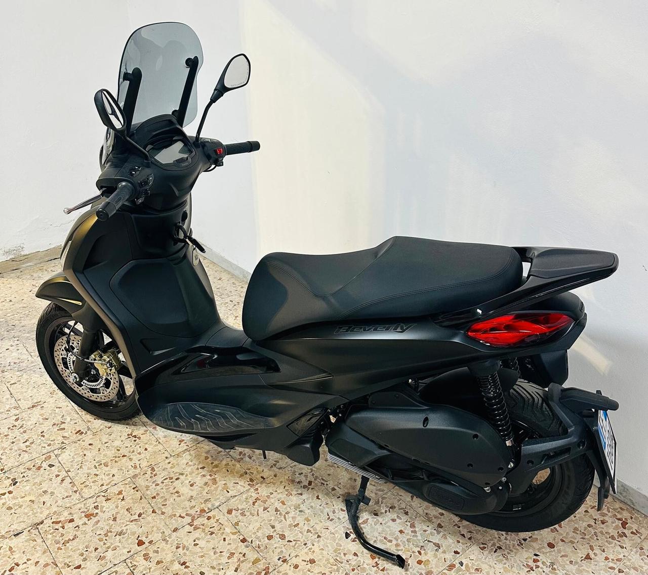 PIAGGIO BEVERLY 300 DEEP BLACK 2023