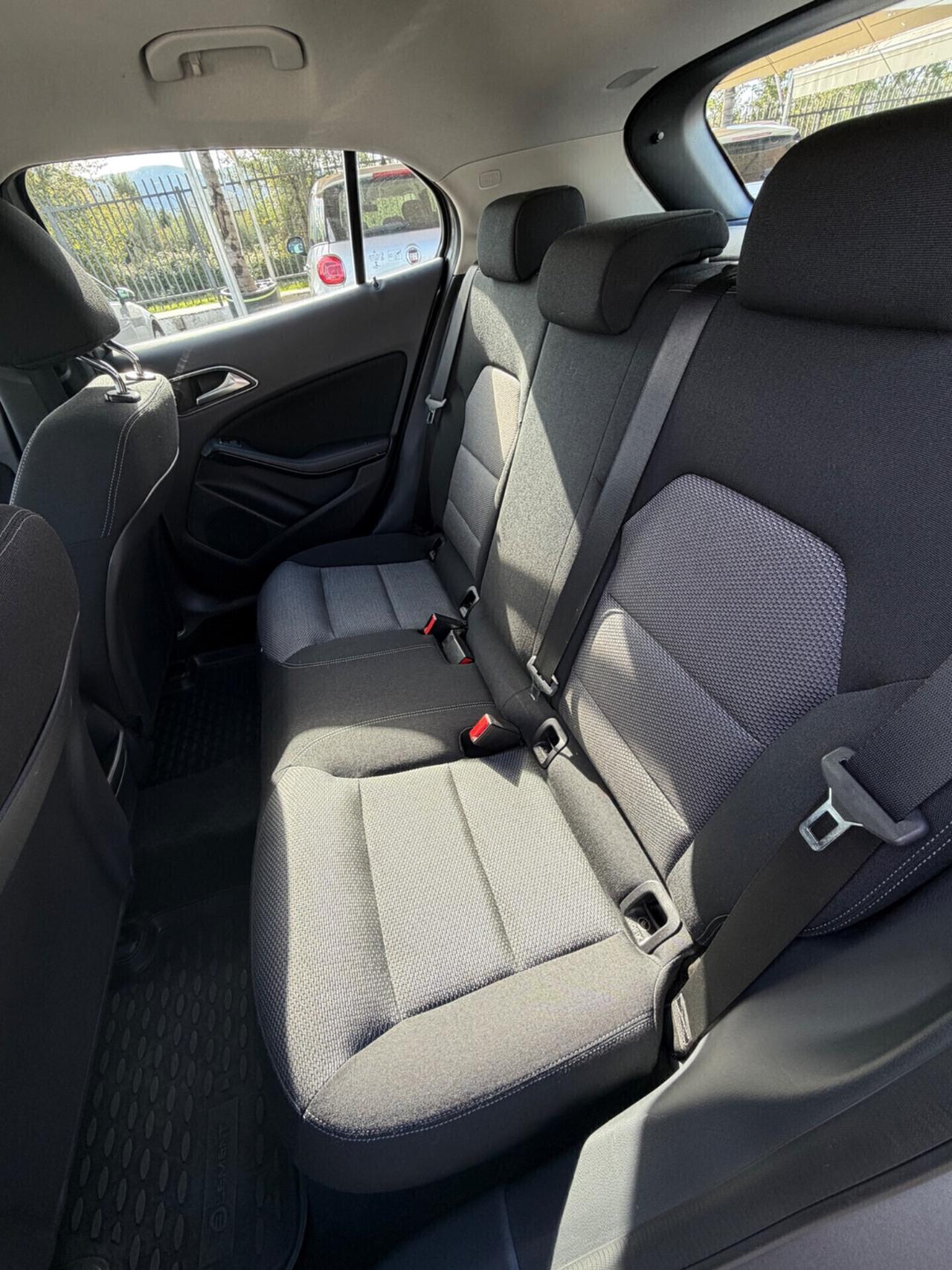 Mercedes-benz GLA 180 d Business