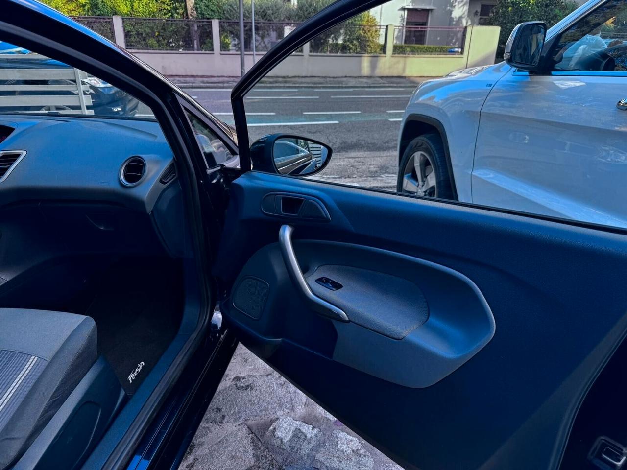 FORD FIESTA 1.4 TDCi 68cv 3p TITANIUM NEOPATENTATI