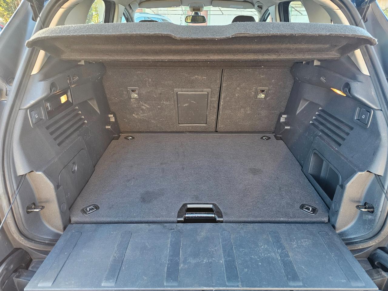 Peugeot 3008 1.6 HDi 112CV cambio robotizzato Business