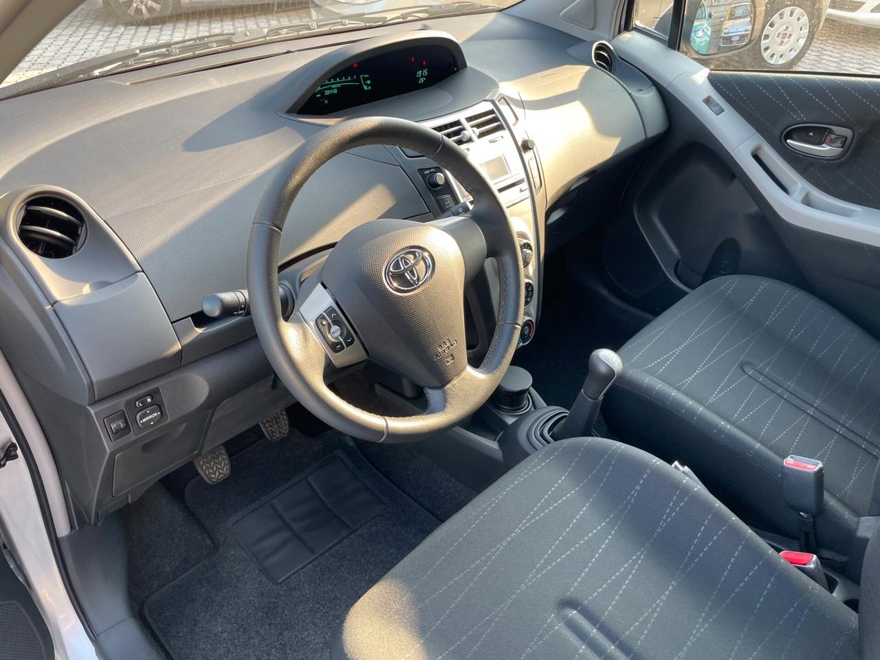 Toyota Yaris 1.3 5 porte Sol KM REALI!!! NEOPATENTATI OK